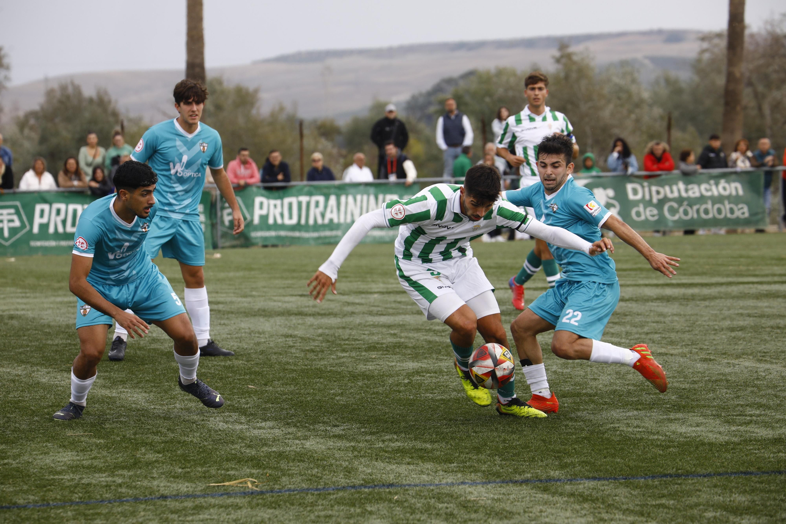 Las mejores fotos del derbi provincial entre el Córdoba B y el Pozoblanco