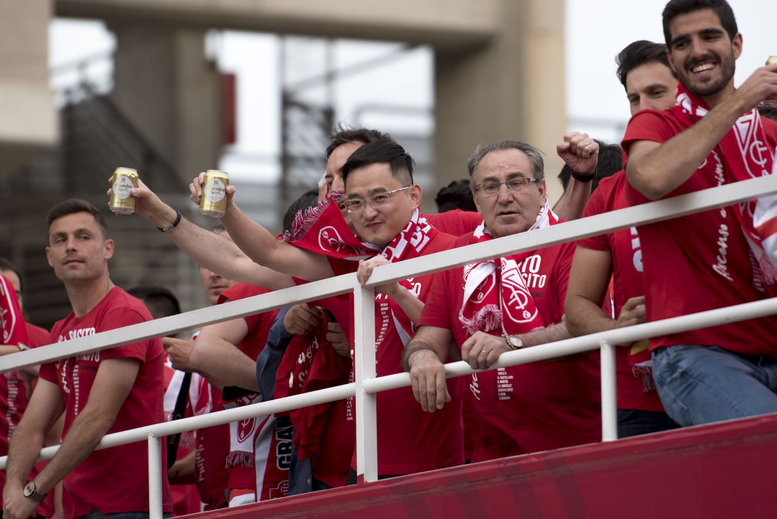 Jiang Lizhang celebró el ascenso al mismo ritmo que los jugadores