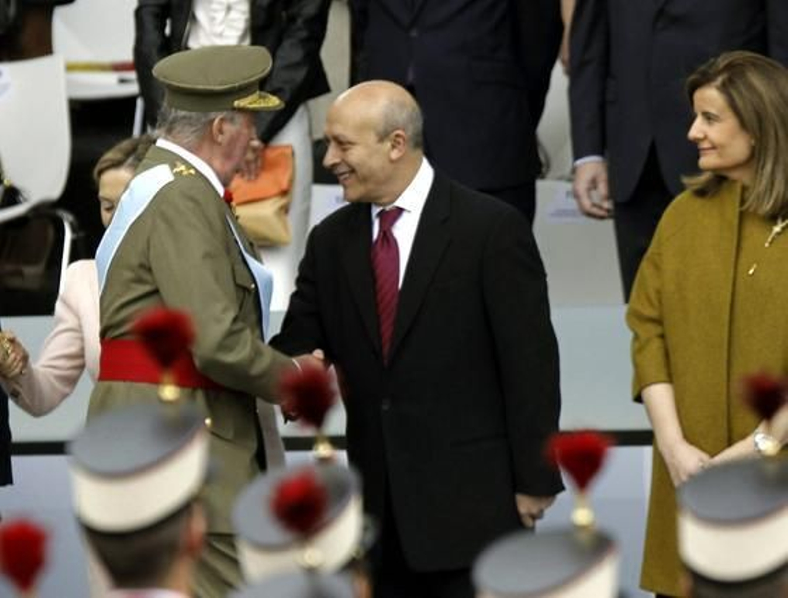 El Rey y la Familia Real presiden el desfile y las celebraciones de la Fiesta Nacional.

Foto: Efe