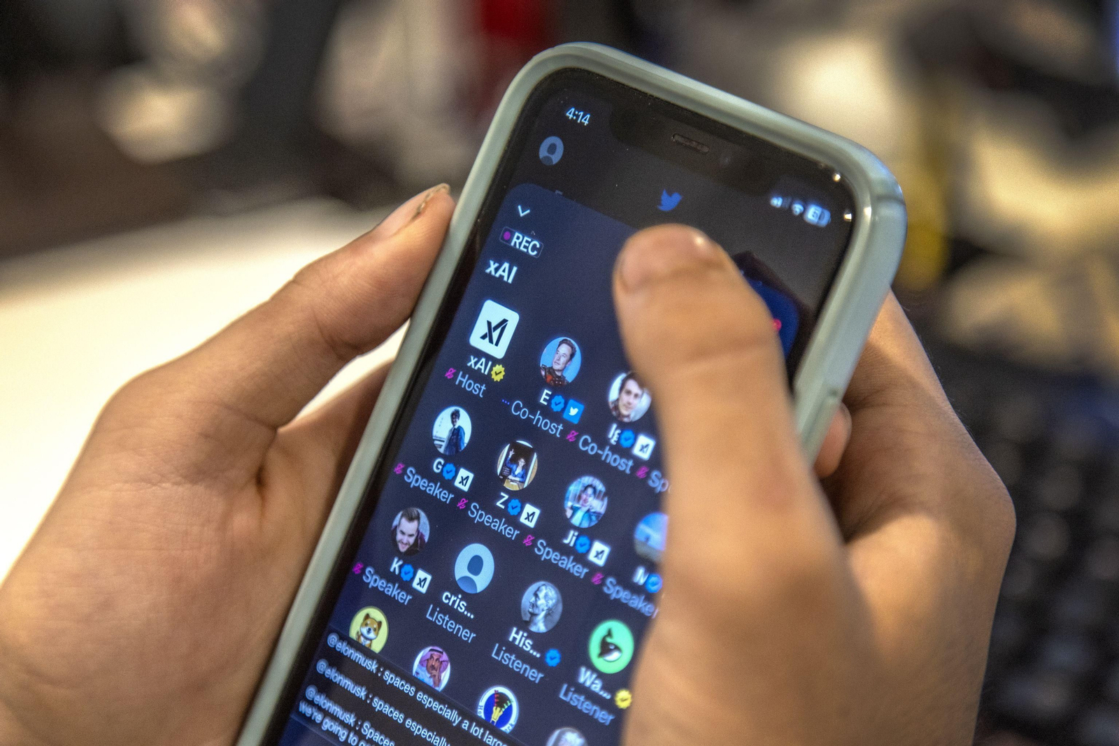 Imagen de un usuario de telefonía móvil