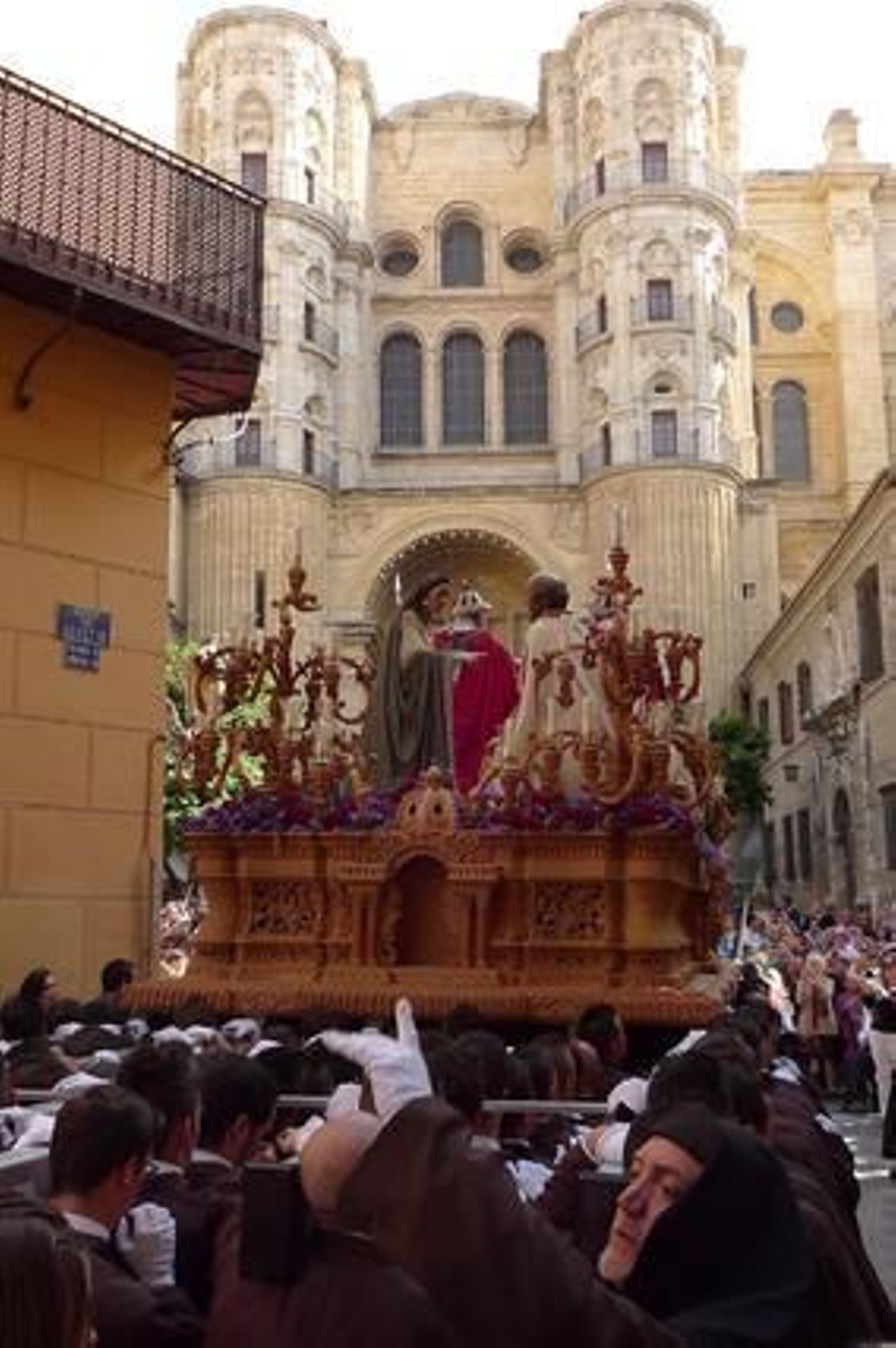 El buen tiempo acompaña a las procesiones en este primer día de Semana Santa

Foto: Sergio Camacho