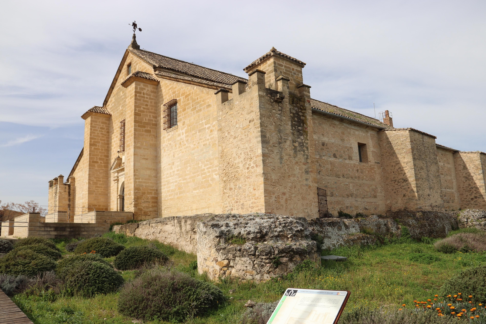 Un recorrido en imágenes por el yacimiento arqueológico del cerro del Castillo de Montilla