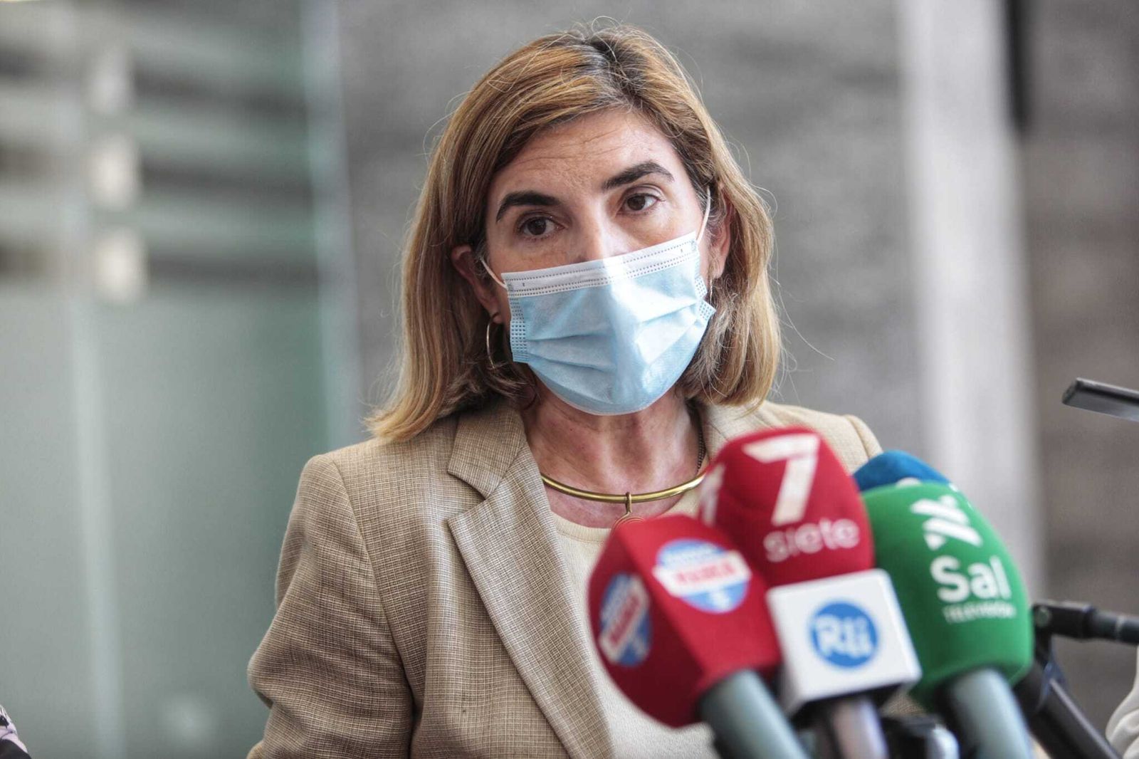 La consejera de Empleo, Rocío Blanco, durante su visita a San Fernando.