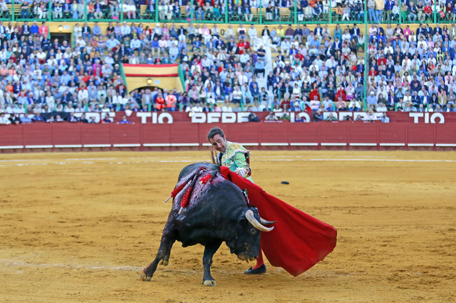 Imágenes de la faena de "El Fandi", Manzanares y Roca Rey en el coso jerezano