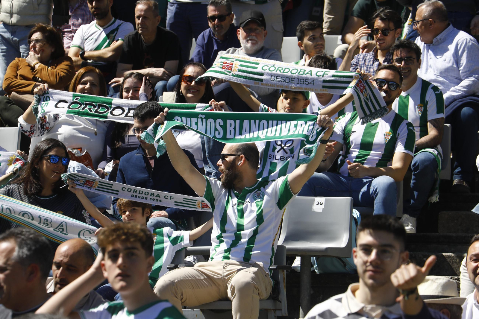 Las fotos del ambiente en El Arcángel para el Córdoba CF - Elche