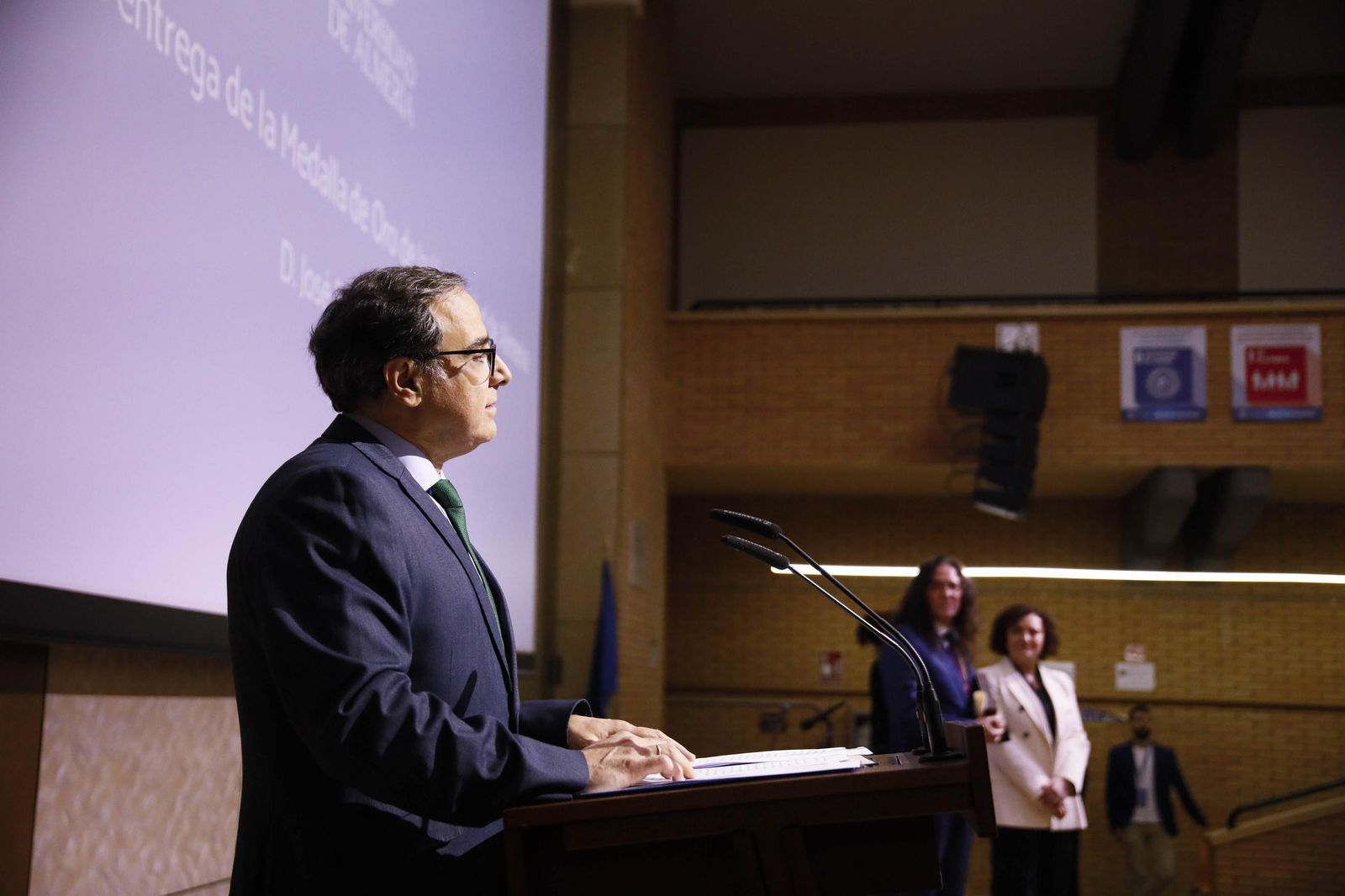 Las imágenes del acto de entrega de la Medalla de Oro a José Fernández Torres Tomatito, en la Universidad de Almería