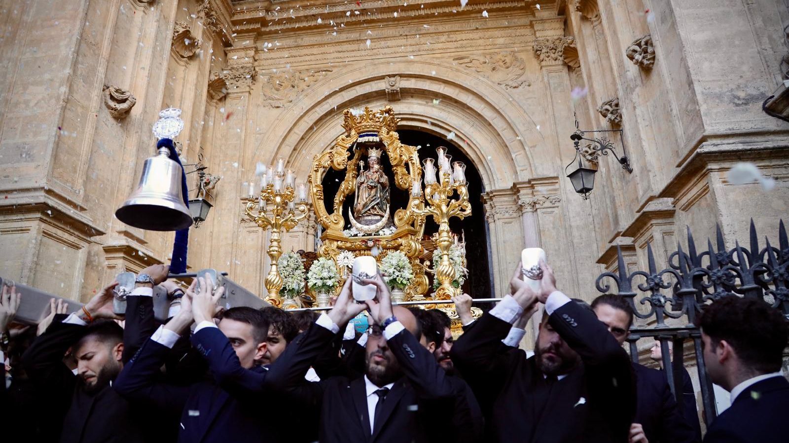 Otra imagen de la procesión de la Virgen de la Victoria.