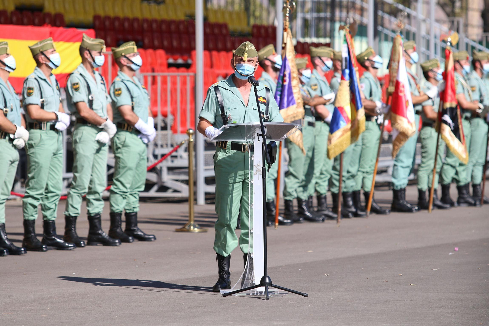 Fotogalería de la ministra de Defensa, Margarita Robles, a La Legión