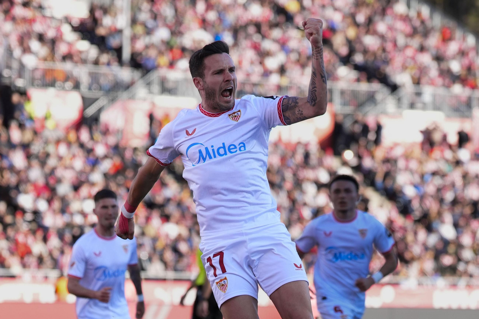 Las fotos del pobrísimo paso de Saúl Ñíguez por el Sevilla