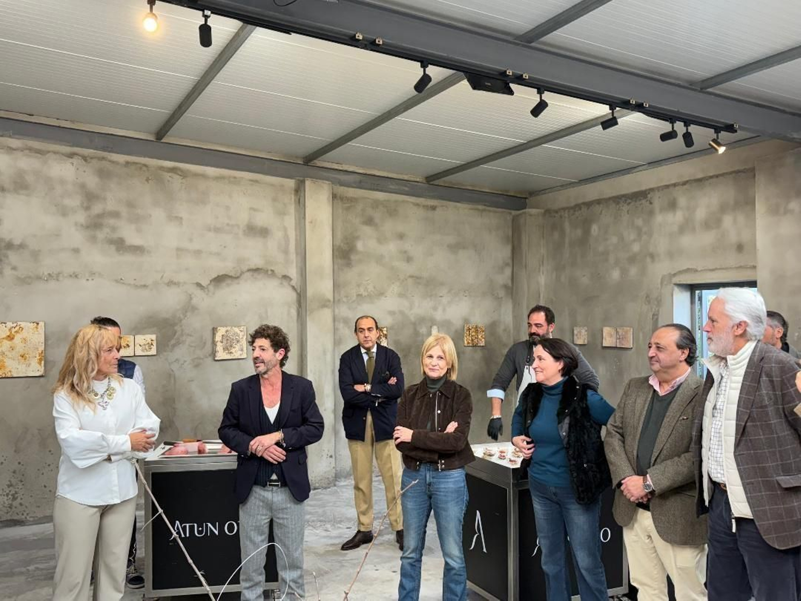 Cristina Anoro, Willie Márquez, la alcaldesa de Jerez María José García-Pelayo, Mela García, Paco Zurita y Agustín Muñoz, durante la presentación.