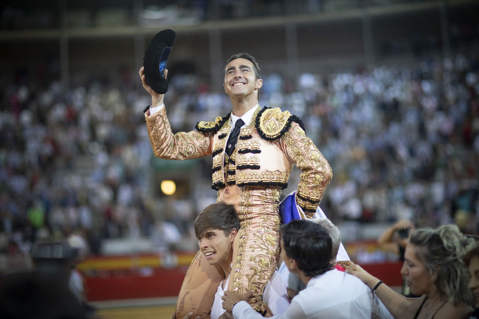 El Fandi vuelve a deleitar ante su afición