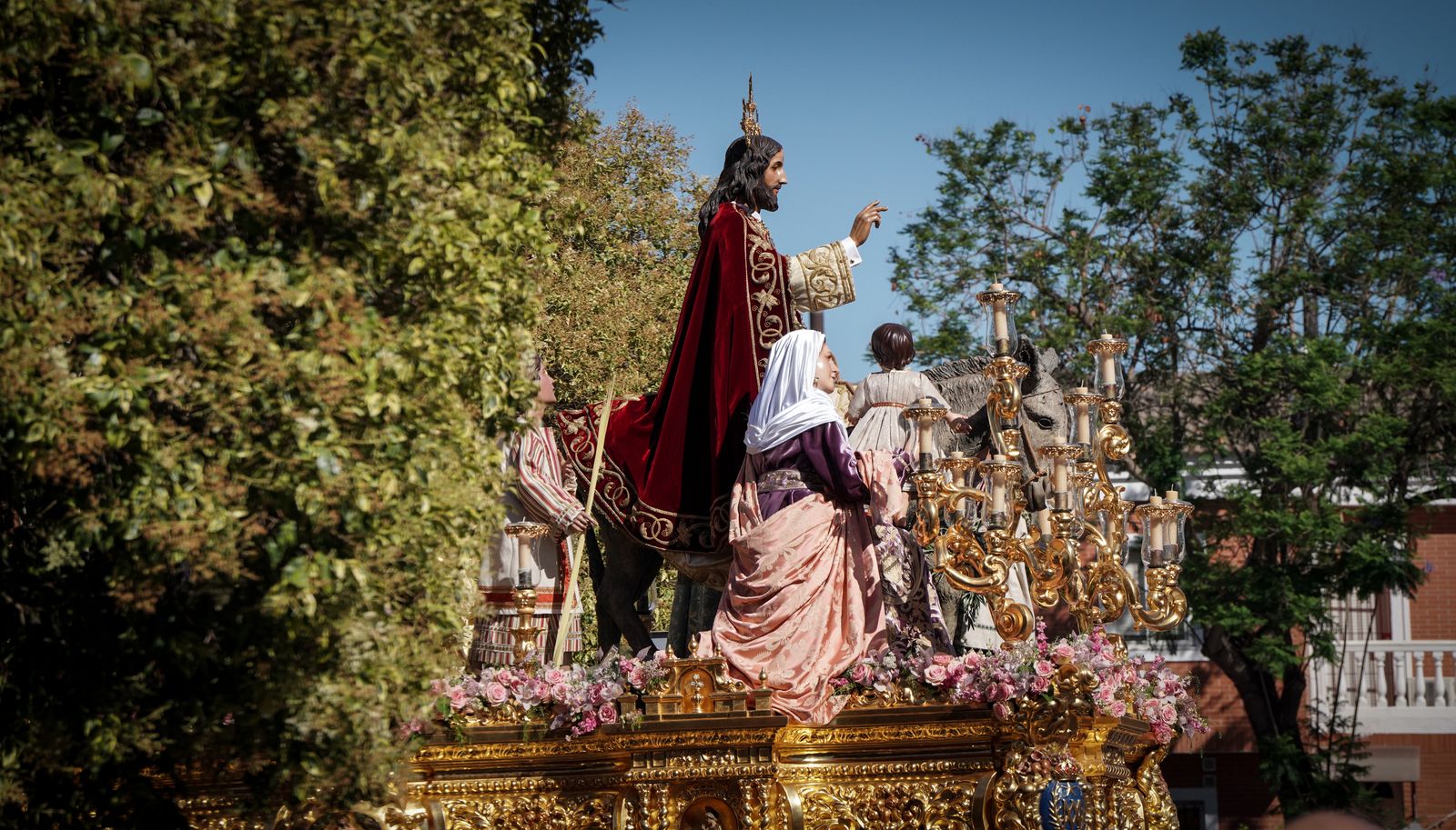 Imágenes de la procesión de Cristo Rey a su vuelta a la Escuela San José