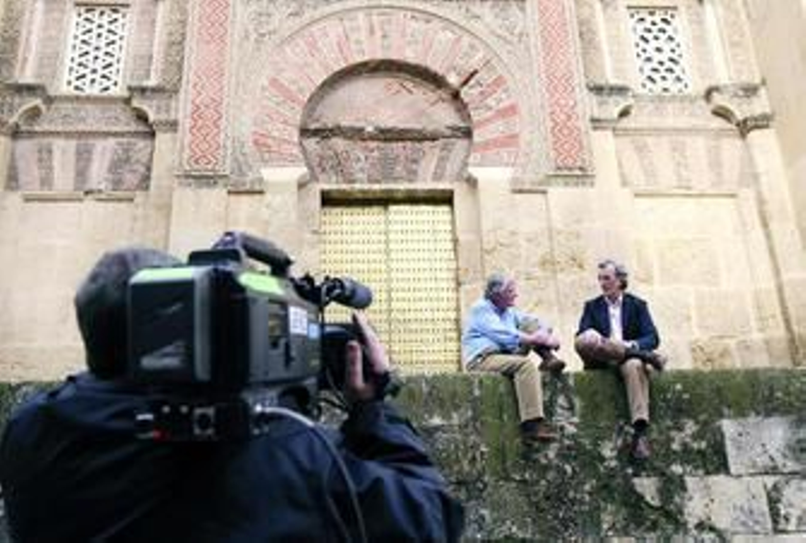 Un momento del rodaje del documental sobre Rafael De la Hoz.