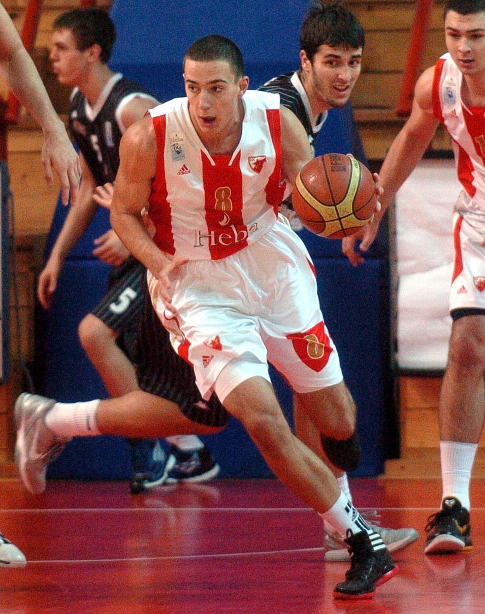 Nikola Čvorović, con el Estrella Roja.