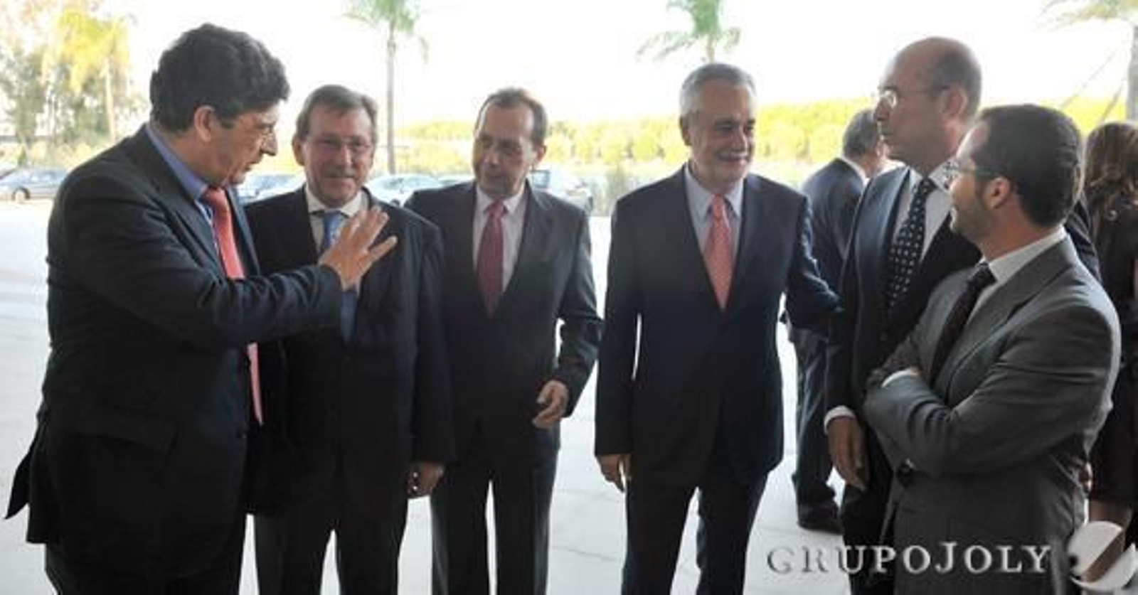 Diego Valderas, Emilio de Llera, José Antonio Carrizosa, José Antonio Griñán, Francisco Ferraro y Juan Manuel Marqués.

Foto: A. Pizarro - M. Gómez - J.C. Vázquez - V. Hidalgo