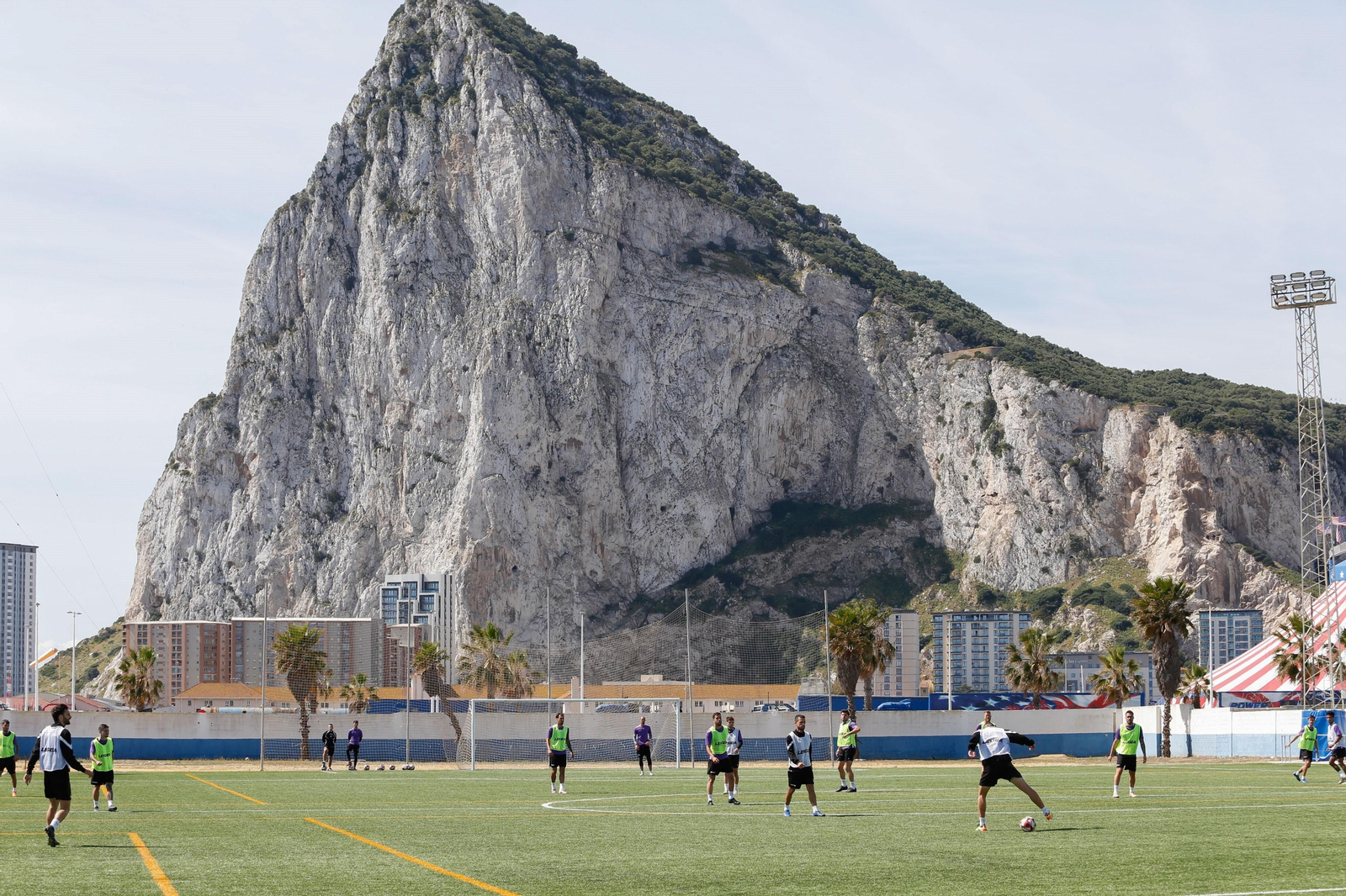 La Balona prepara sobre césped sintético el partido en Lebrija