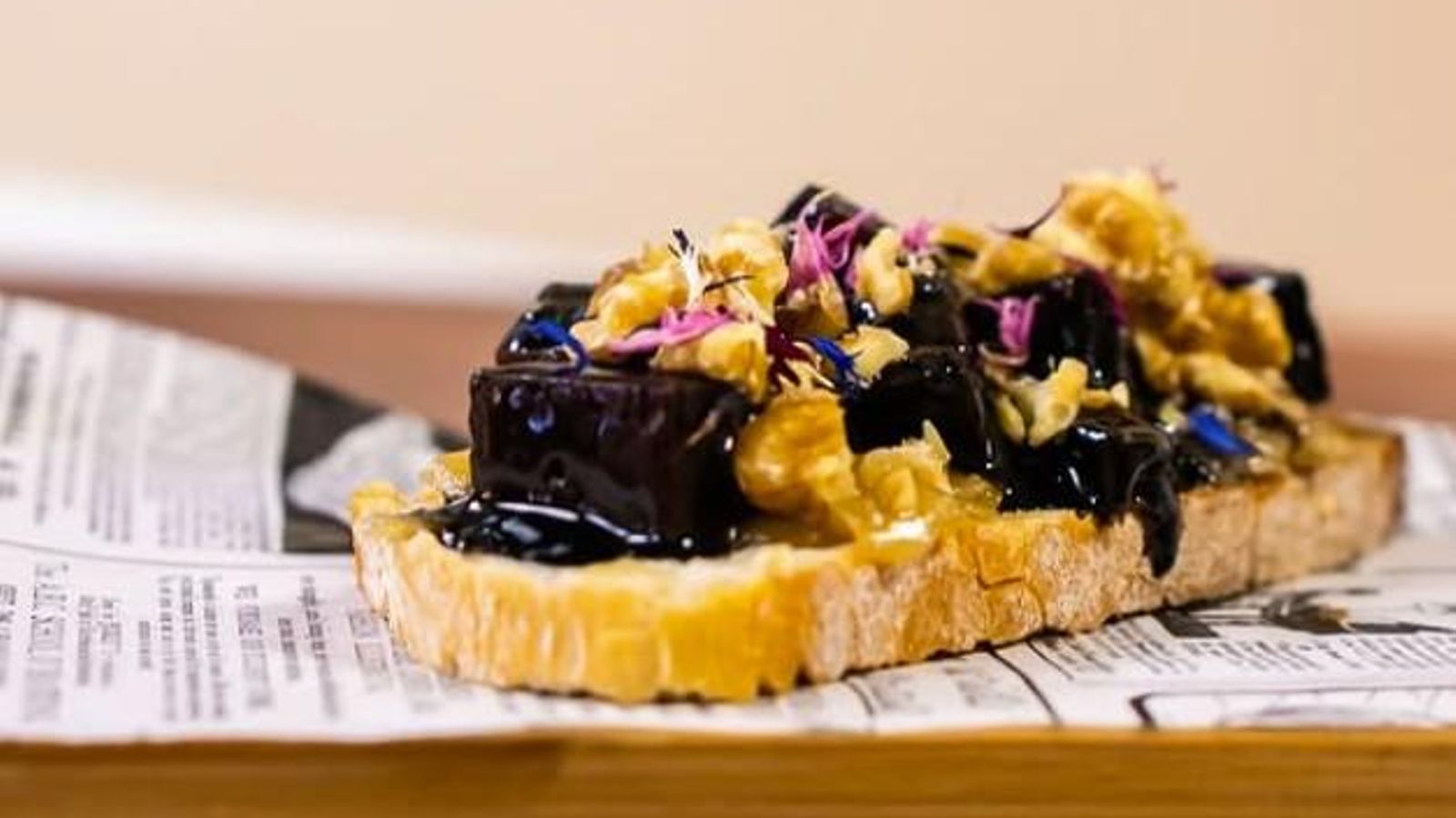 Una de las tostas de Matipén, en Jerez.