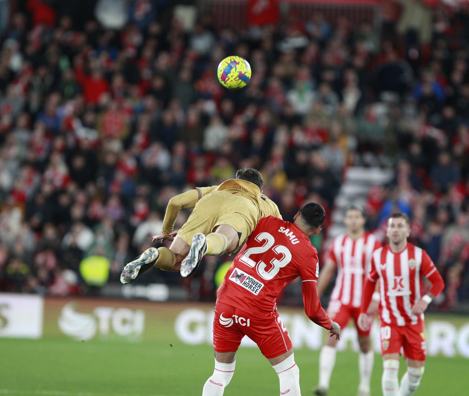 Imágenes de la victoria de la U.D. Almería ante el F.C. Barcelona