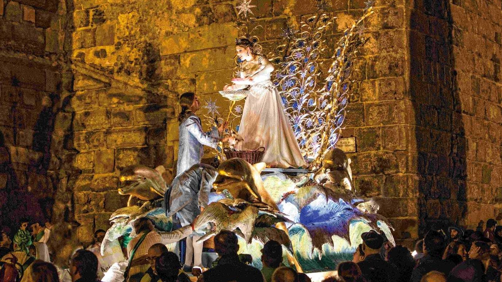 Una de las carrozas de la Cabalgata de Reyes de Carmona