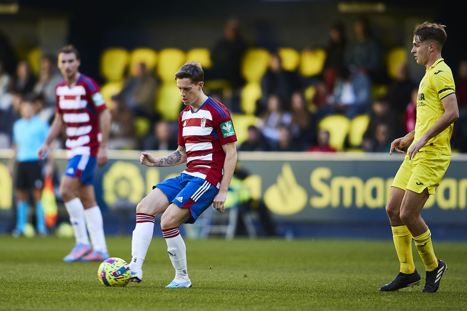Pol Lozano debutó con la camiseta del Granada CF en La Cerámica.