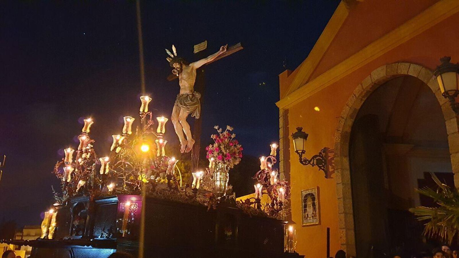 El Cristo de la Salud, saliendo de la Capilla de la Estrella, en 2023.