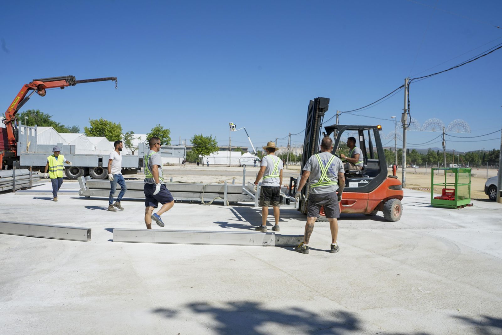 El montaje de la feria de Granada, en imágenes