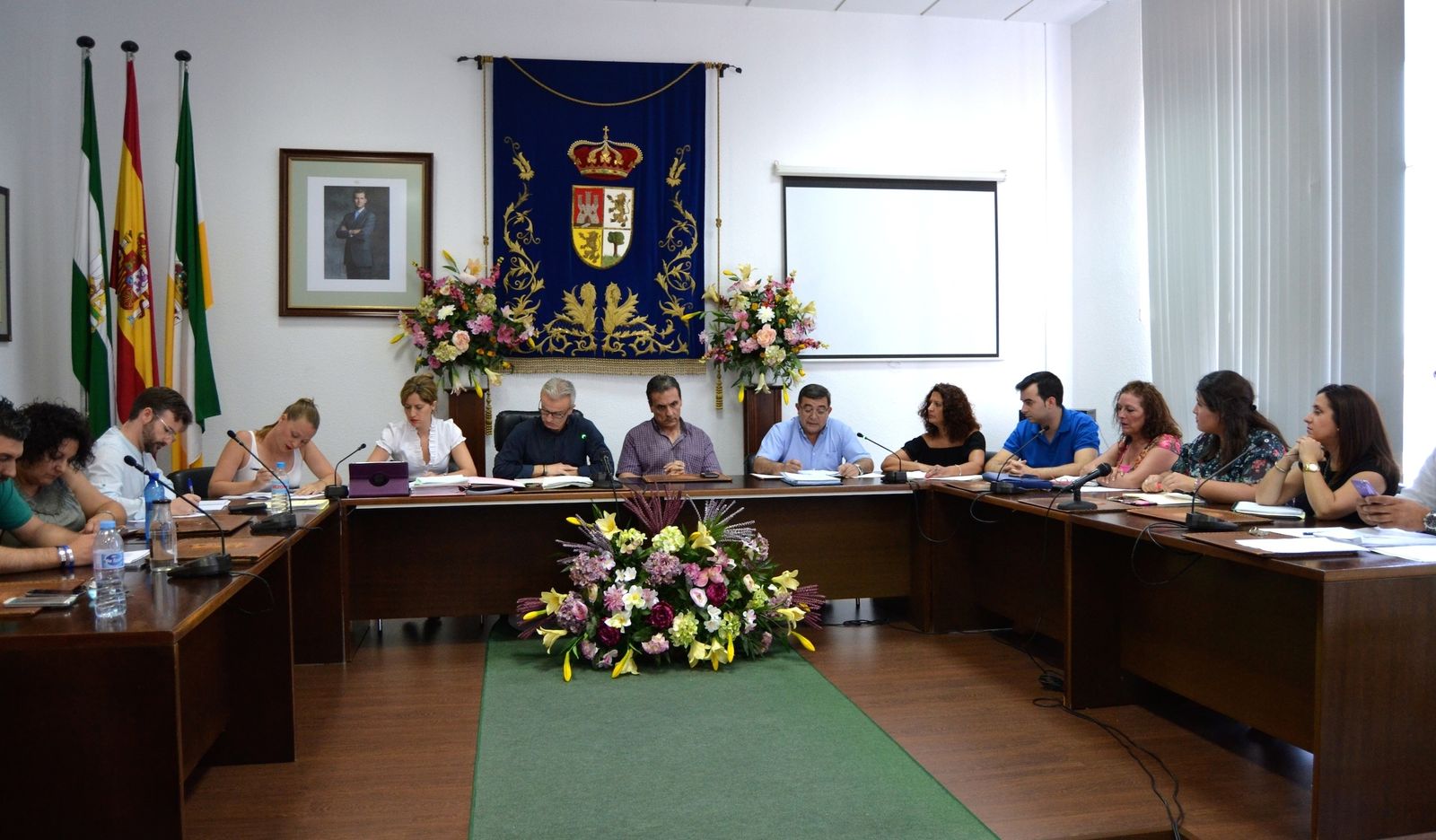 La corporación municipal de Campillos durante el pleno extraordinario.
