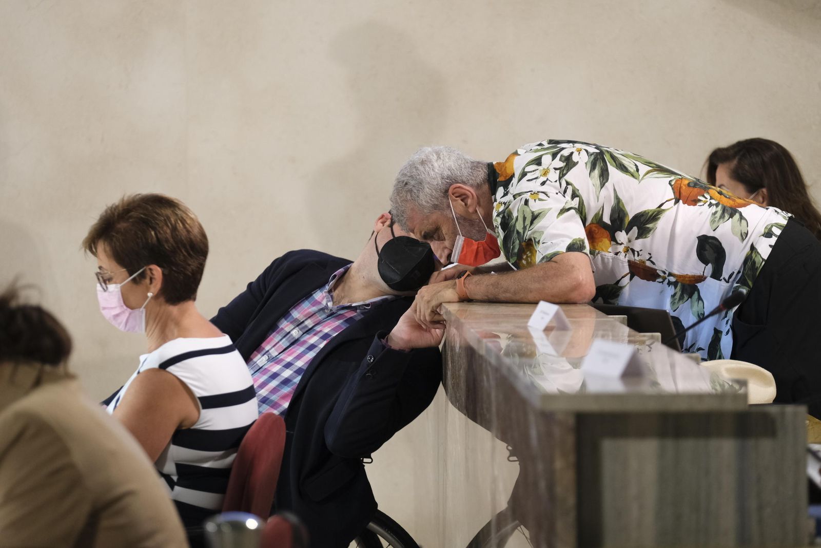 Adriana Valverde, Pedro Díaz y Eusebio Villanueva, en la bancada del PSOE