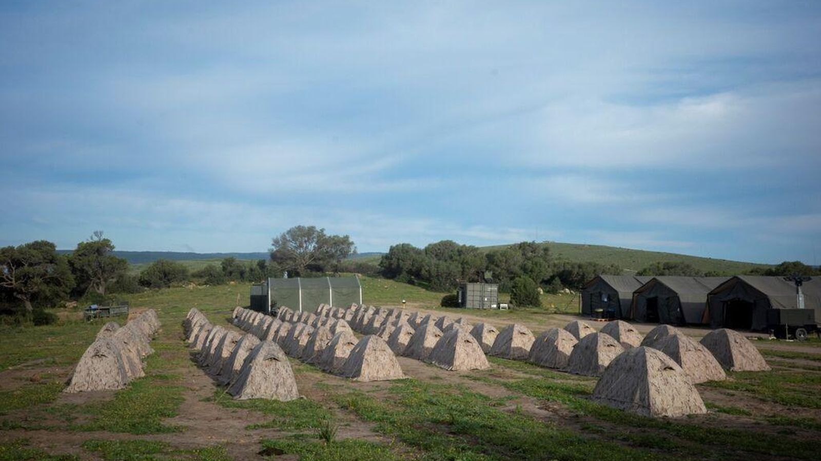 Casetas de campaña en El Retín durante la instrucción de soldados ucranianos.