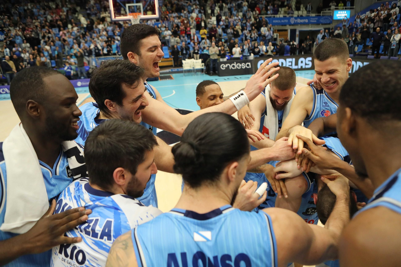 Francis Alonso se sale con 22 puntos ante un buen Melwin Pantzar; Nzosa coge vuelo