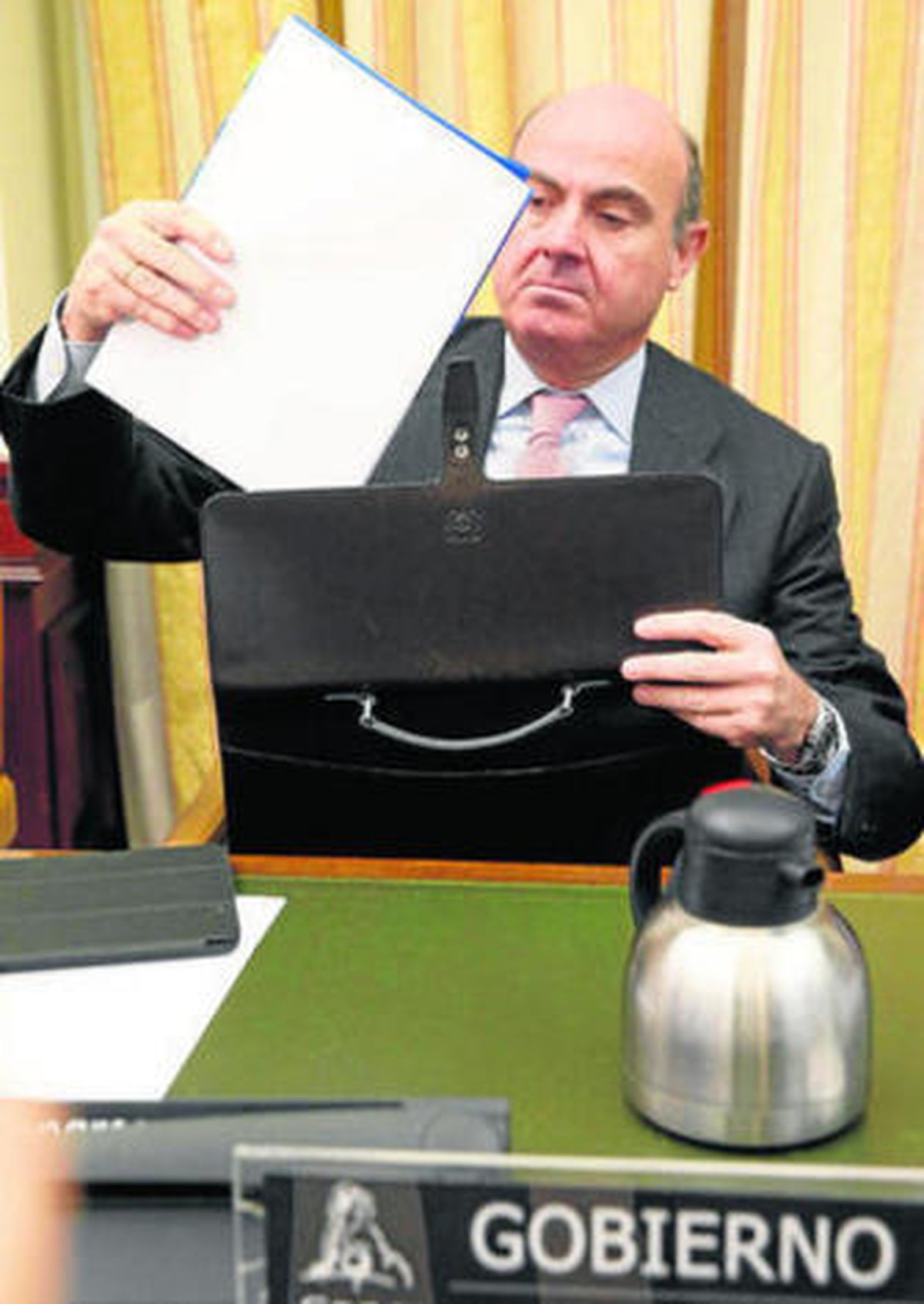 Luis de Guindos, ayer en el Congreso de los Diputados.