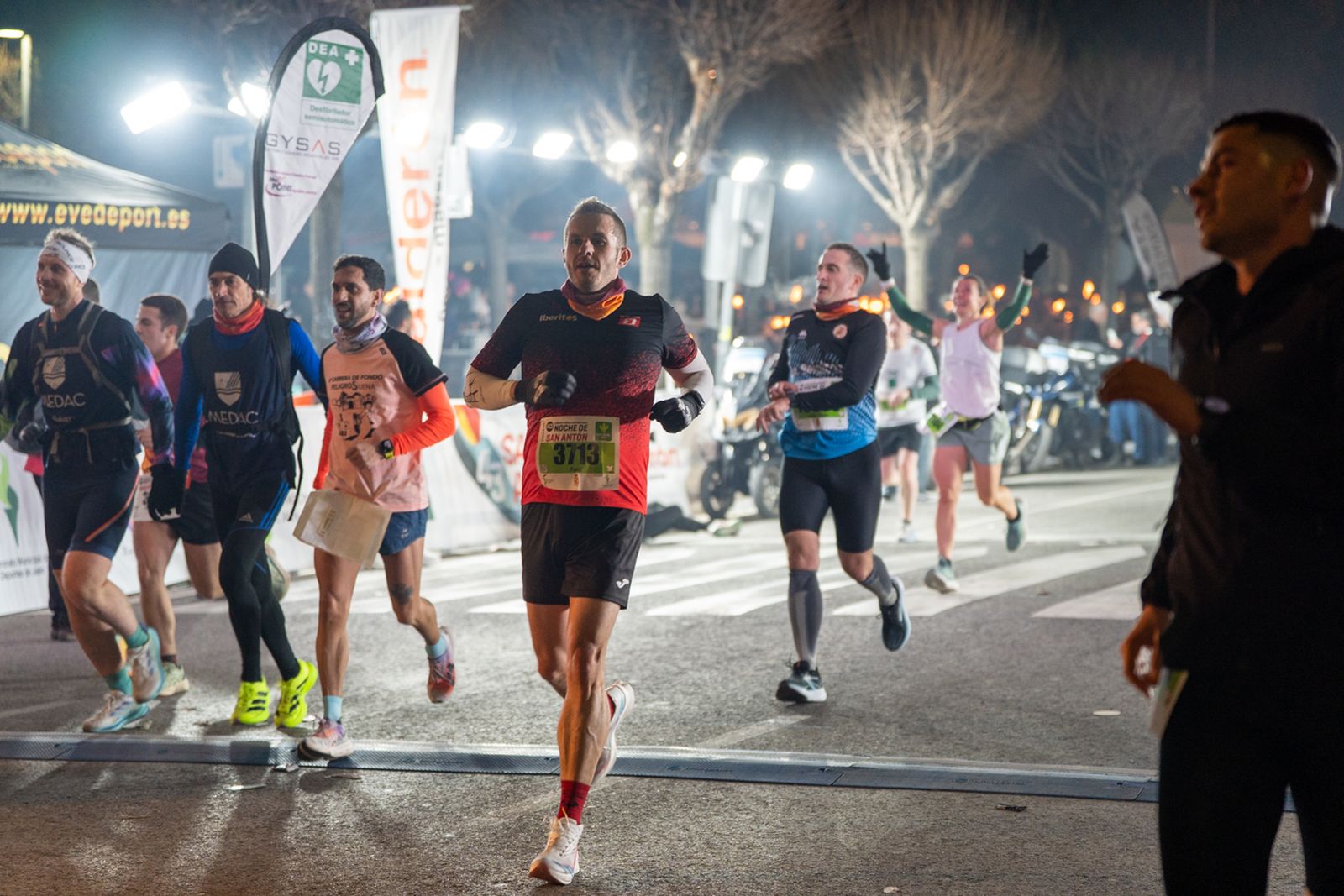 En imágenes: búscate en tu llegada a meta de la Carrera de San Antón 2026 (6)