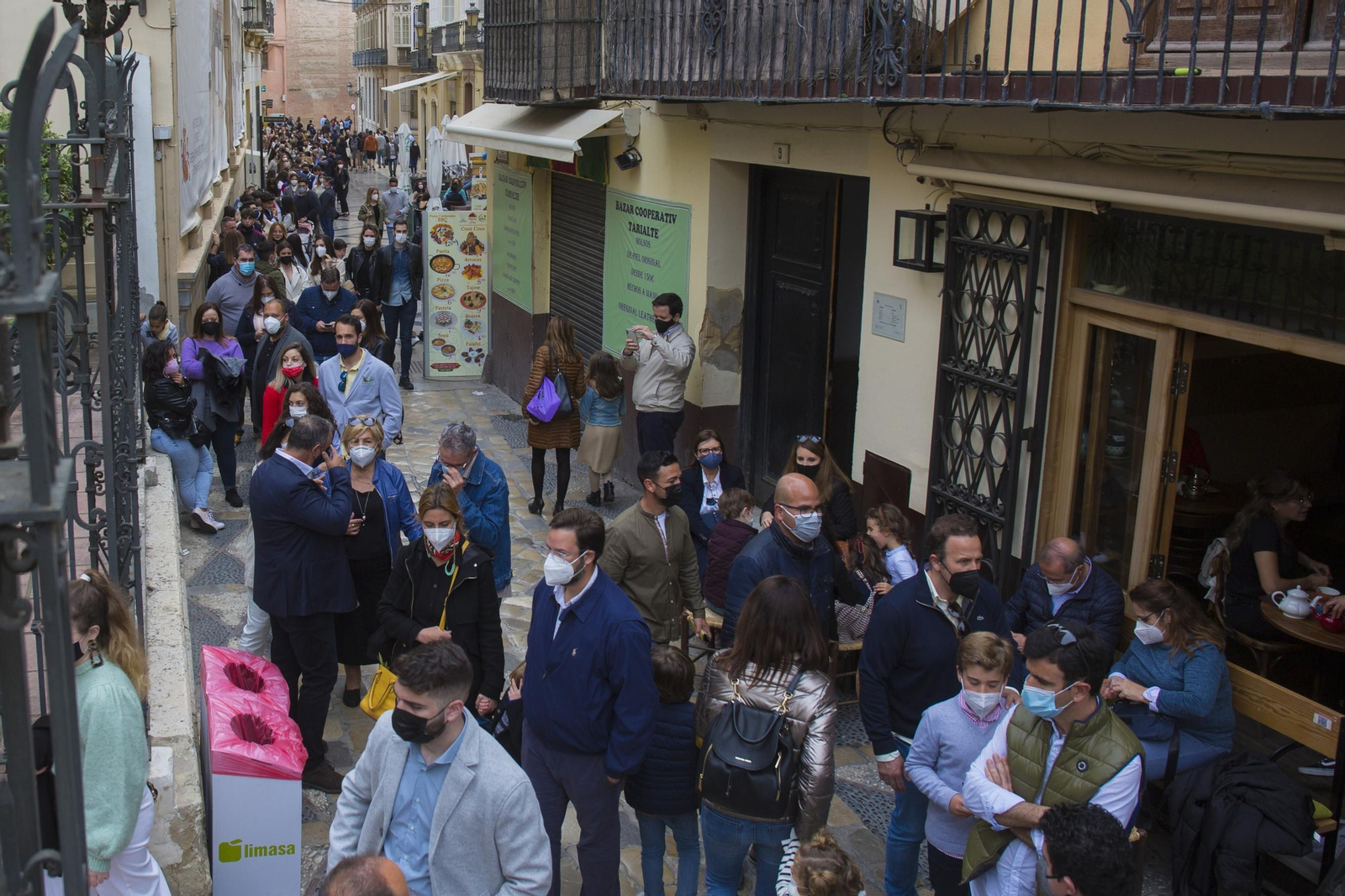 Las fotos del Domingo de Ramos, con largas colas en los templos