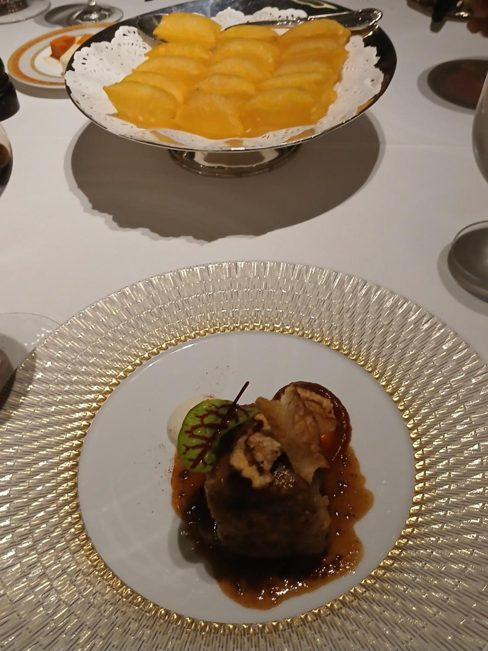 Las patatas soufflé con otro plato fundamental de Zalacaín, sus manitas
