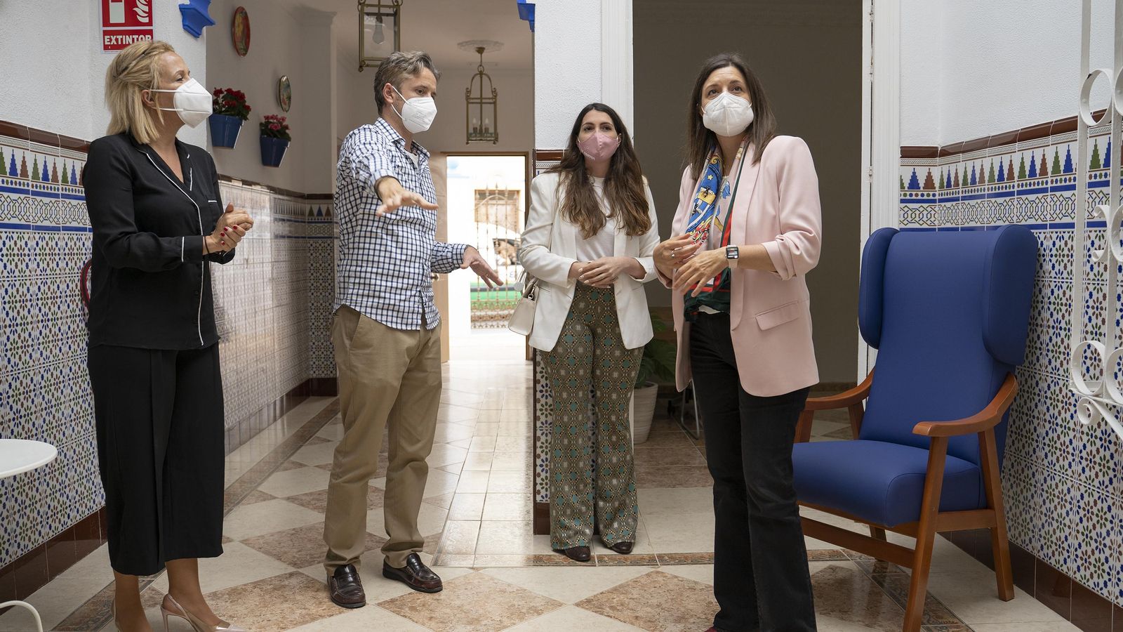 Visita de la alcaldesa a las nuevas instalaciones del centro de día de mayores de la residencia Virgen del Carmen.
