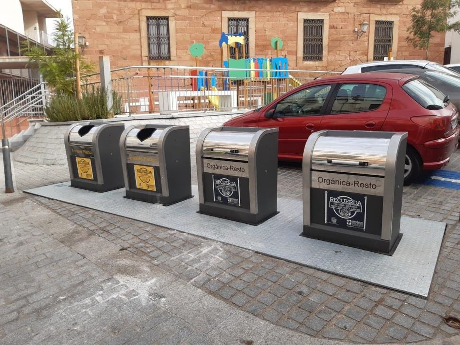 Contenedores en el casco urbano de Montoro.