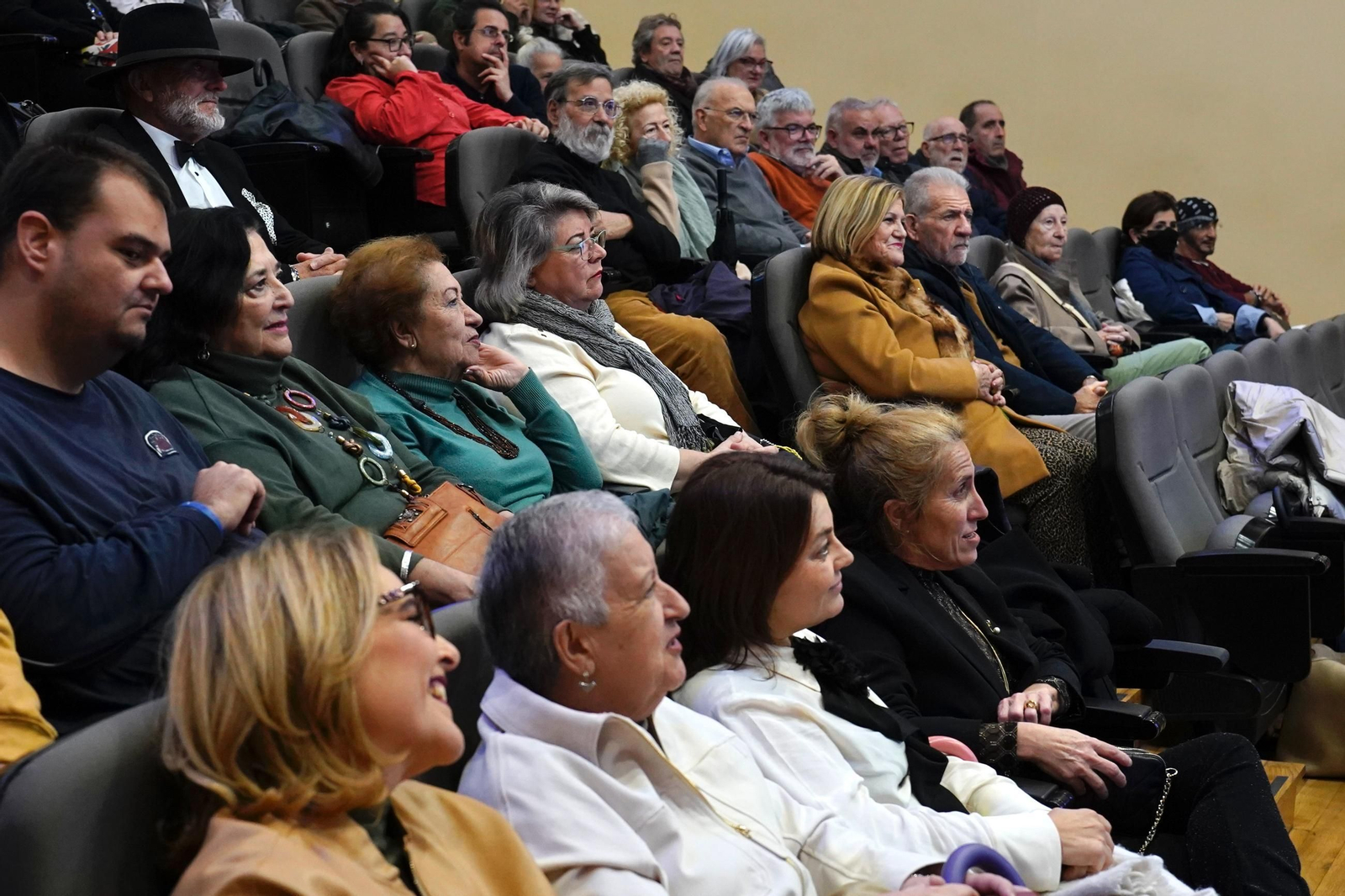 Fotos de la entrega del premio Ateneo José Román de Algeciras 2025 a Juan Moya