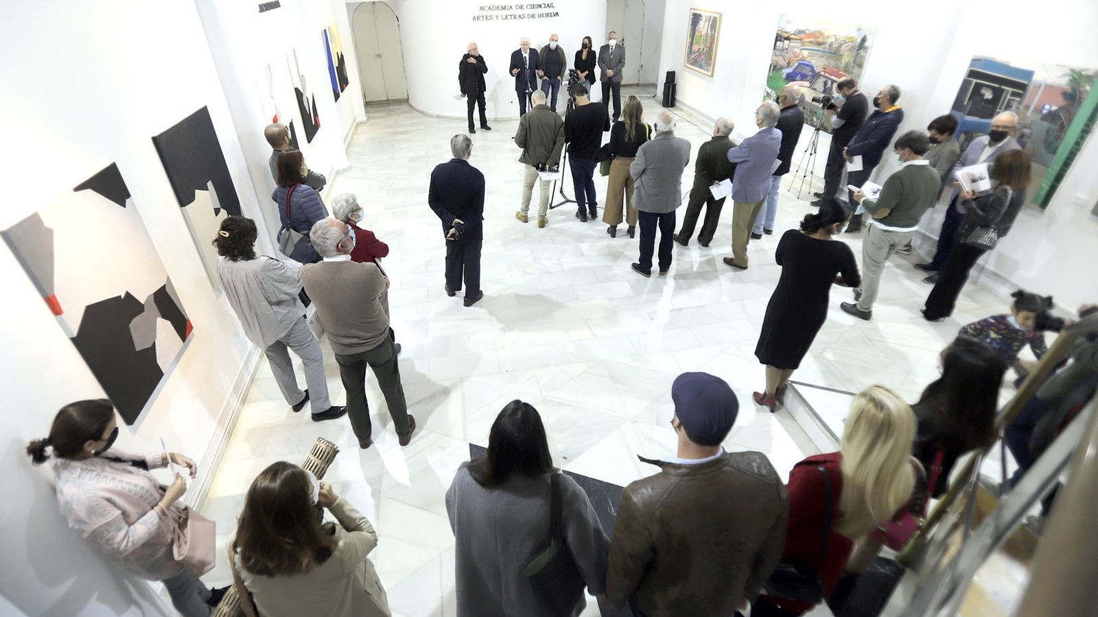 Imagen de la inauguración de la muestra que tuvo lugar ayer.