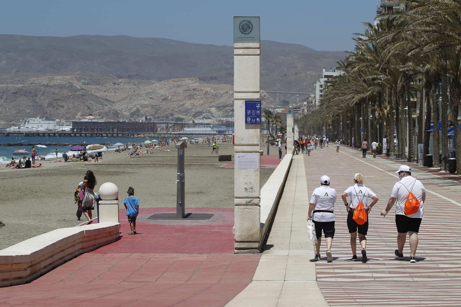 Playa de El Zapillo en la capital almeriense.