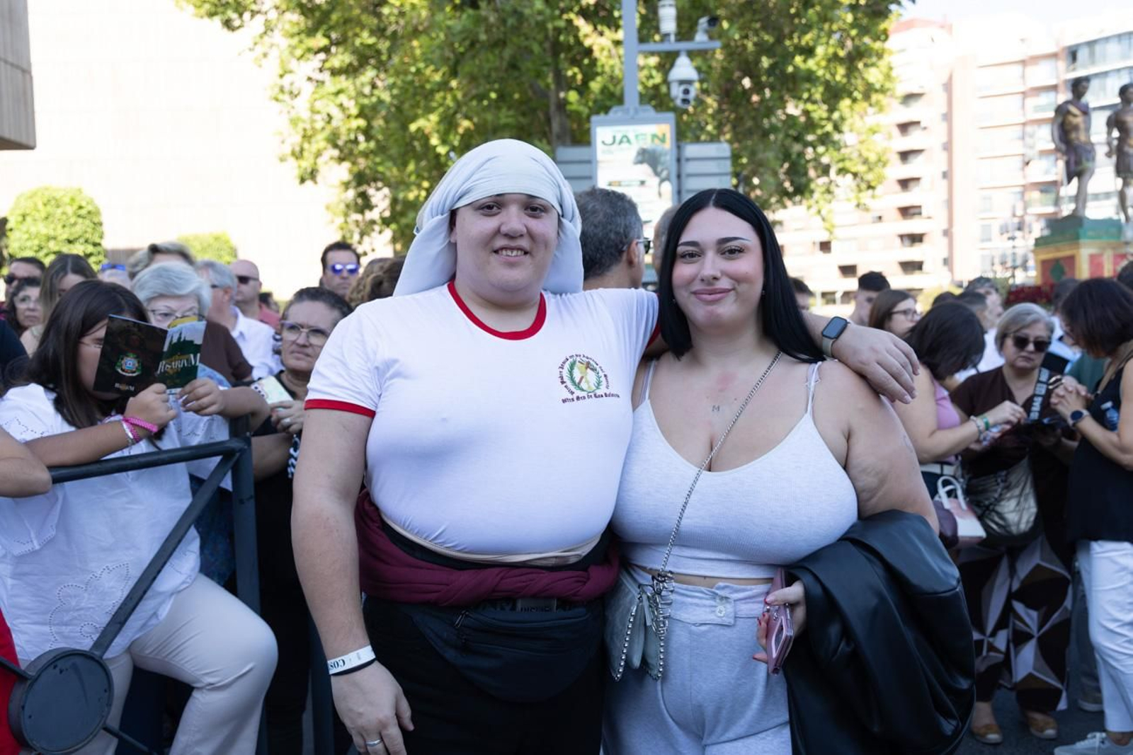 Un Jaén repleto de fieles acompañan los traslados de las veinte imágenes de la Magna (I)