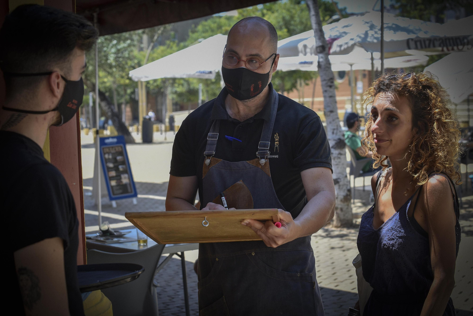 Desescalada en Sevilla: Reservas y esperas en los bares durante la fase 1