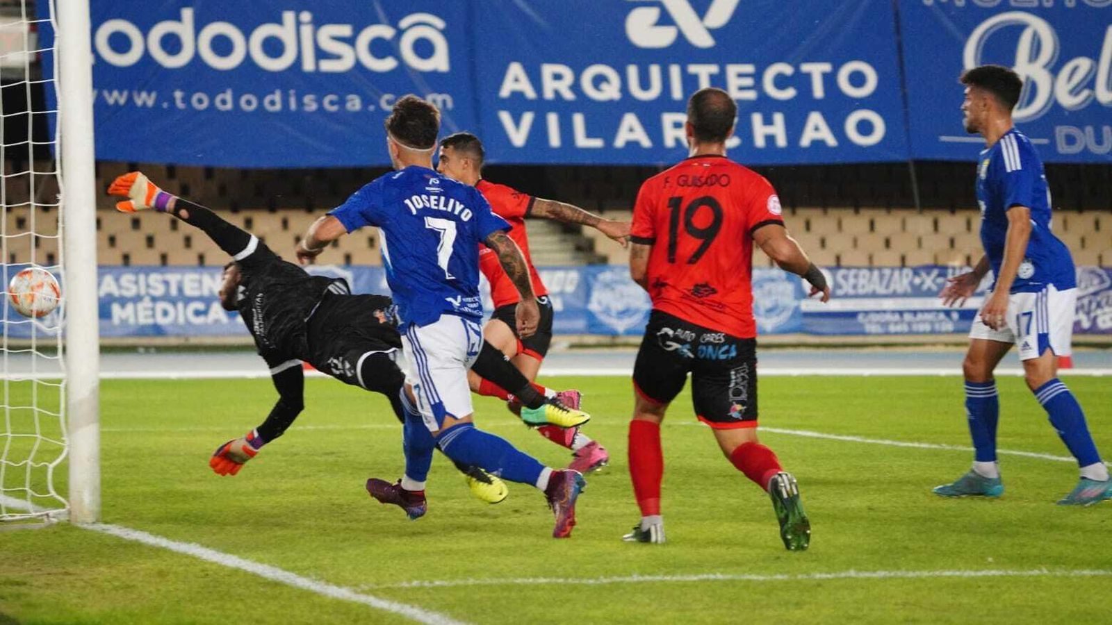 Joseliyo, en el momento de abrir el marcador.