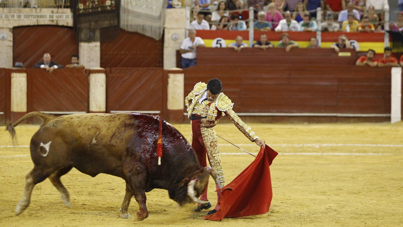 Un pase de Emilio de Justo.