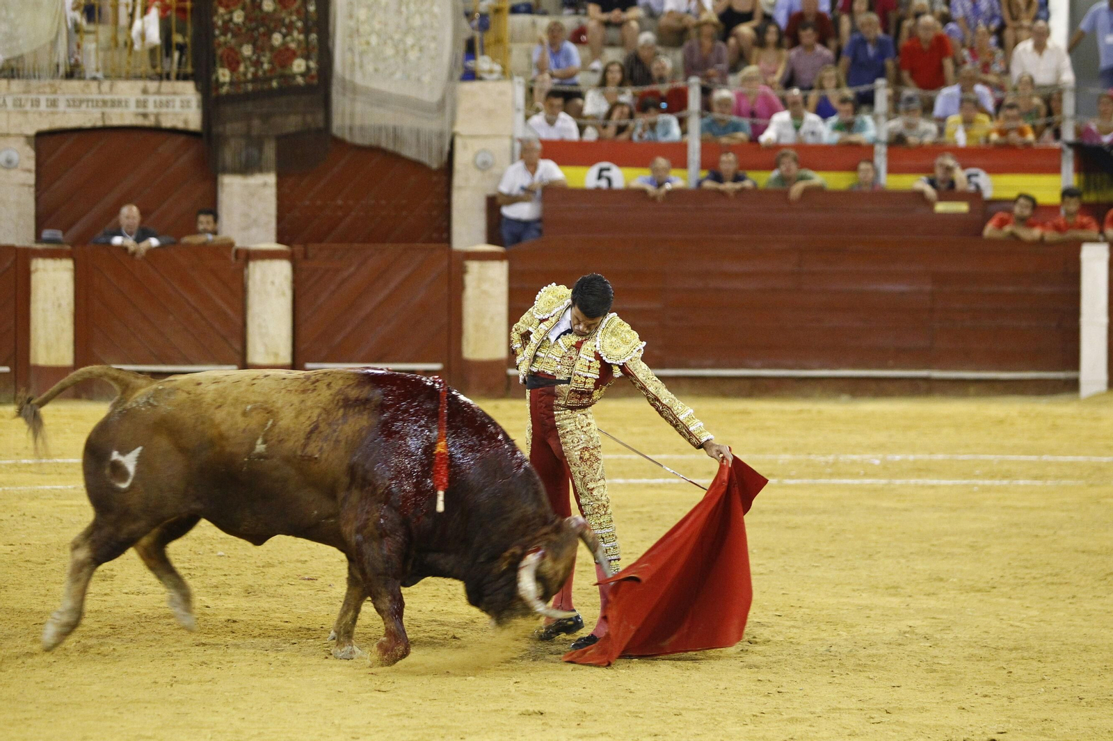Un pase de Emilio de Justo.