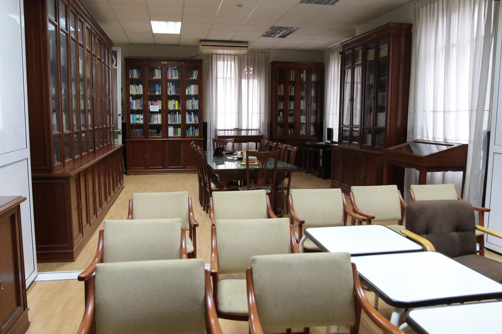 Así de espectaculares son los salones del Círculo Mercantil de Almería