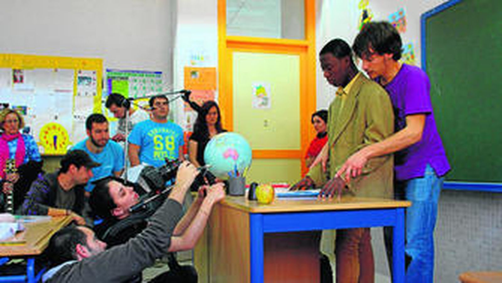 Café Bombón graba el videoclip de 'No quiero ser mayor' en Roquetas