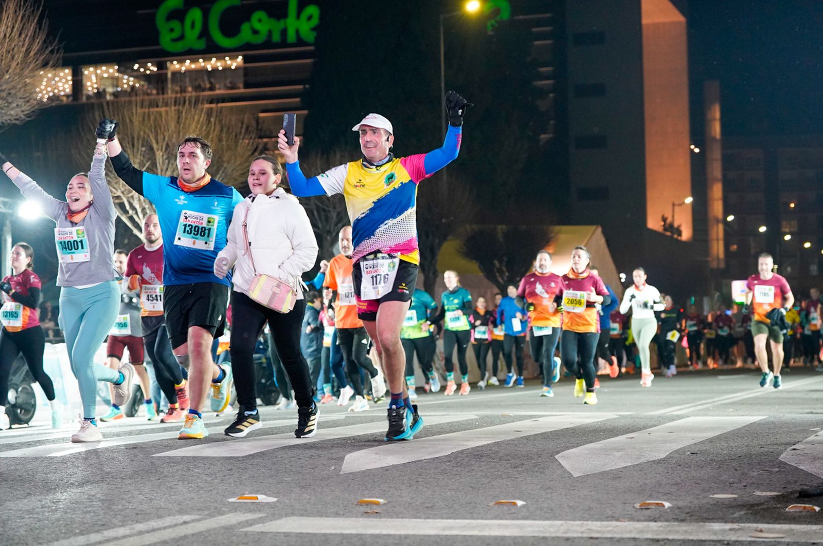 En imágenes: búscate en tu llegada a meta de la Carrera de San Antón 2026 (18)