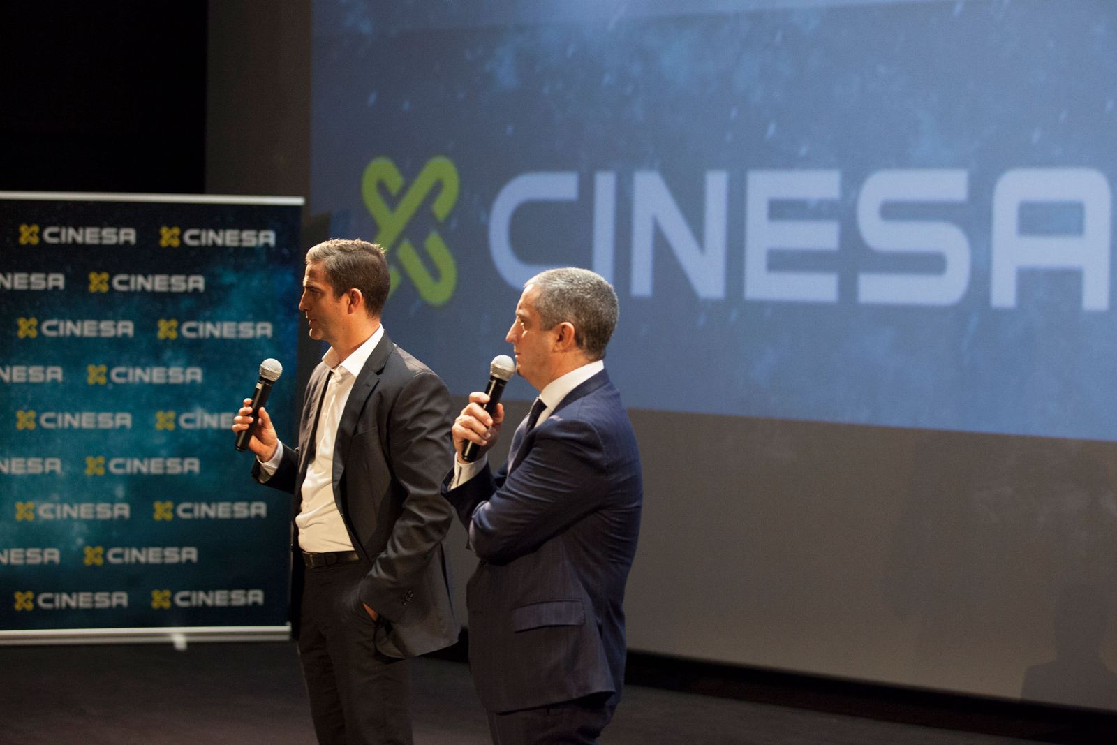 Héctor Premuda, director de Marketing de Cinesa, y Ramón Biarnés, director general de Cinesa, en la presentación.