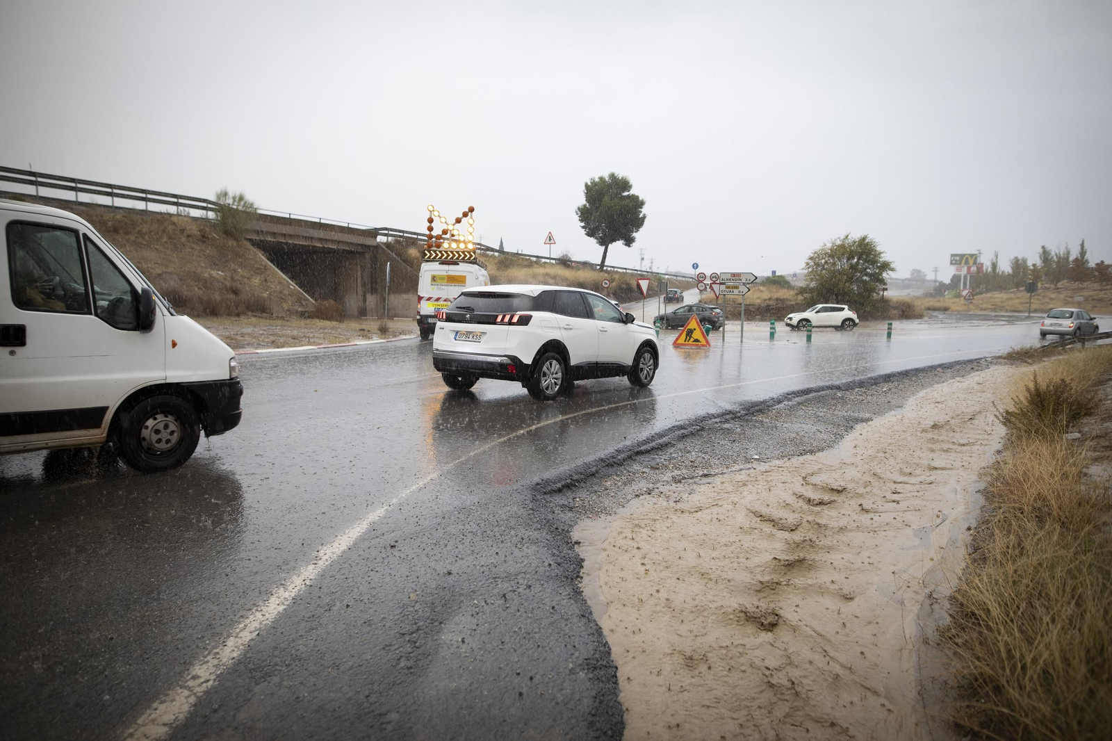 Imagen de archivo de una carretera inundada en Granada.