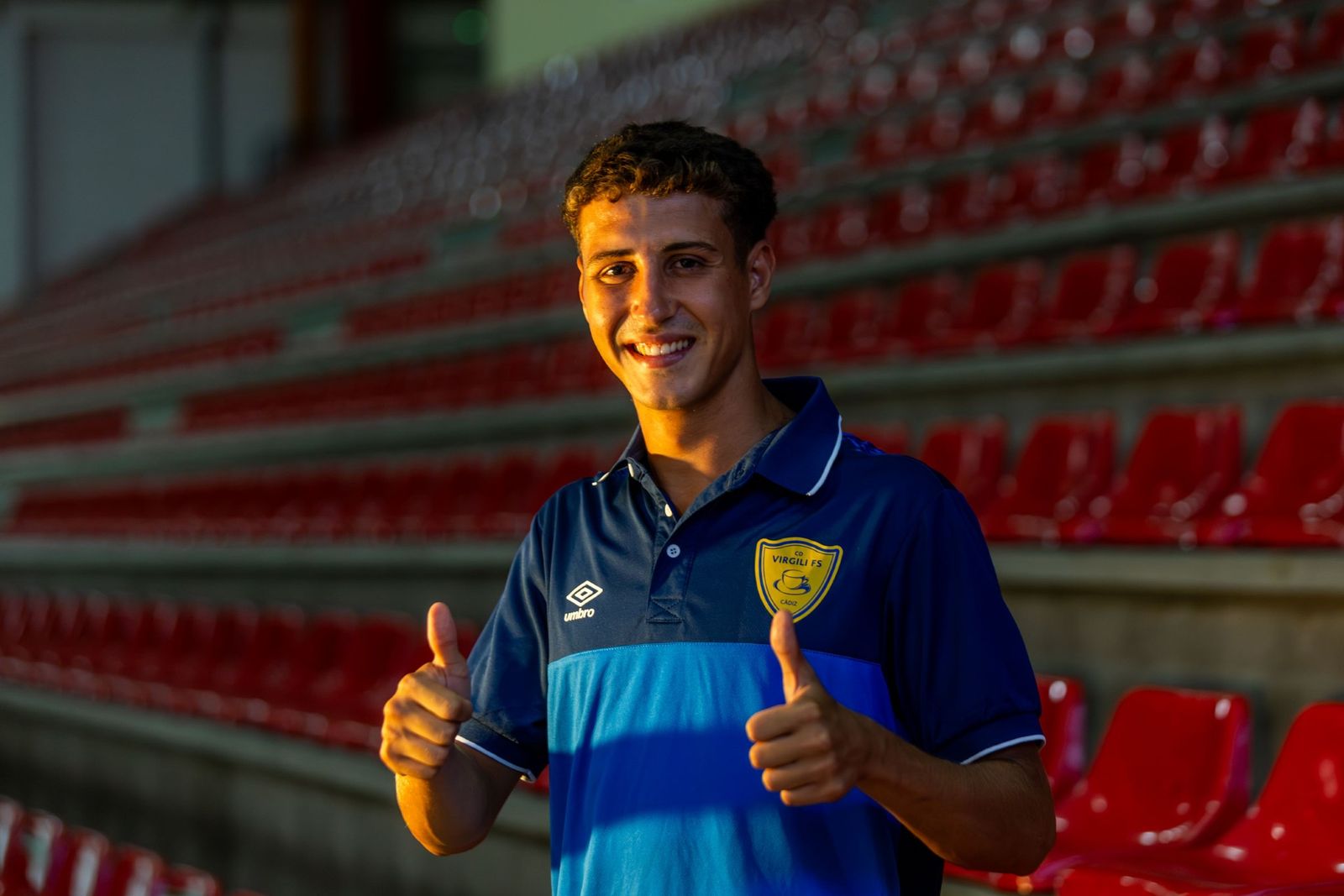 Pulgares arriba de Pablo Castilla, tras cerrar su continuidad.